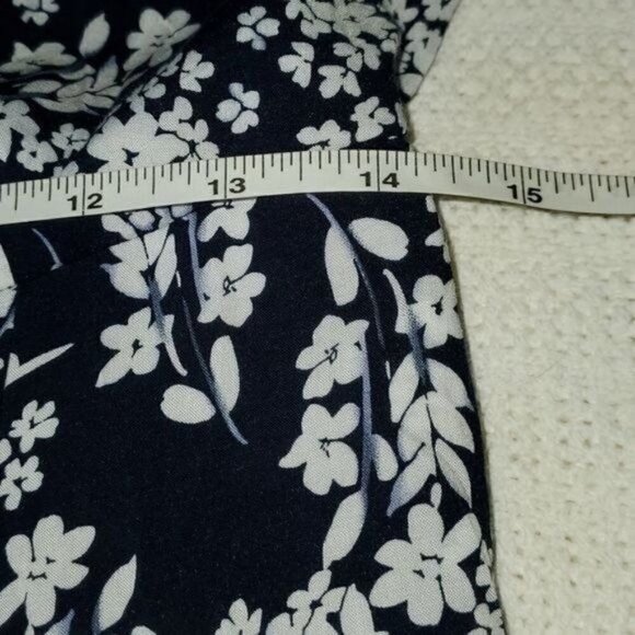 Calvin Klein Floral 100% Rayon Capped Sleeve Full Button Belt Loops Sz. 4 Dress - Picture 11 of 12